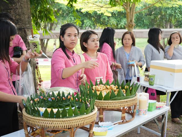 มหาวิทยาลัยพะเยาจัดพิธีสระเกล้าดำหัวอธิการบดีและผู้อาวุโส เนื่องในเทศกาลสงกรานต์มหาวิทยาลัยพะเยาประจำปี 2568