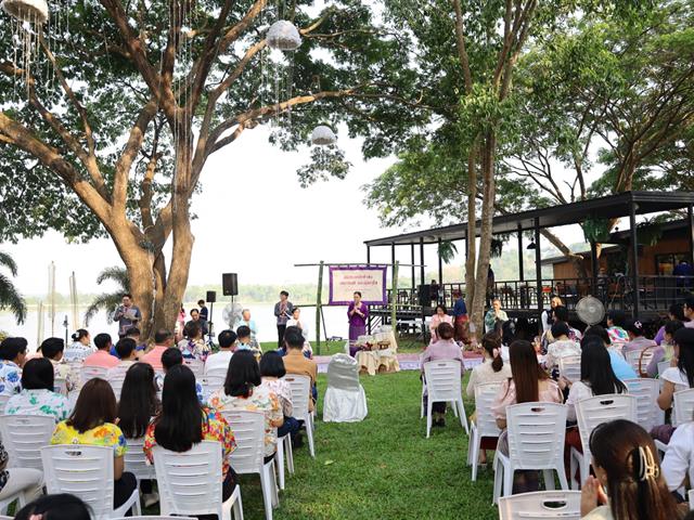 ร่วมพิธีสระเกล้าดำหัวอธิการบดีและผู้อาวุโส