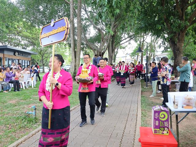 ร่วมพิธีสระเกล้าดำหัวอธิการบดีและผู้อาวุโส