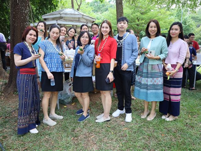 ร่วมพิธีสระเกล้าดำหัวอธิการบดีและผู้อาวุโส