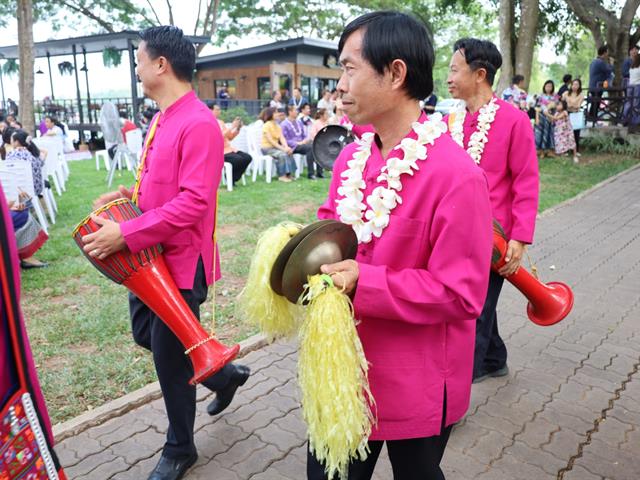 ร่วมพิธีสระเกล้าดำหัวอธิการบดีและผู้อาวุโส