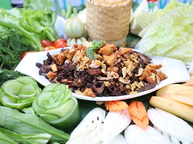 ร่วมพิธีสระเกล้าดำหัวอธิการบดีและผู้อาวุโส