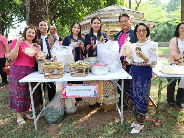 ร่วมพิธีสระเกล้าดำหัวอธิการบดีและผู้อาวุโส