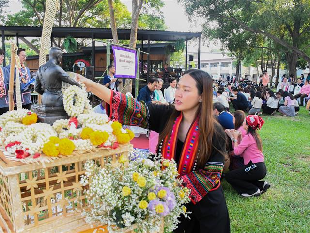 วิทยาลัยการศึกษา ร่วมพิธีสระเกล้าดำหัวอธิการบดีและผู้อาวุโส เนื่องในเทศกาลสงกรานต์มหาวิทยาลัยพะเยาประจำปี 2568