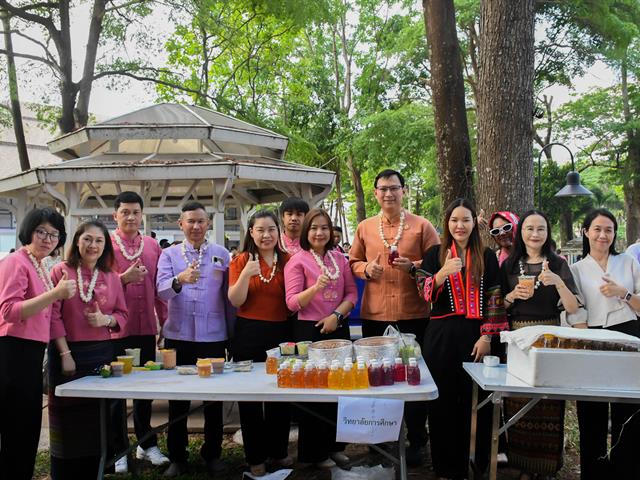 วิทยาลัยการศึกษา ร่วมพิธีสระเกล้าดำหัวอธิการบดีและผู้อาวุโส เนื่องในเทศกาลสงกรานต์มหาวิทยาลัยพะเยาประจำปี 2568