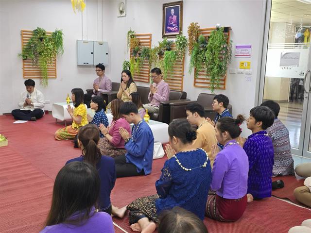 ทำบุญ สรงน้ำพระ และรดน้ำดำหัว ขอพรผู้ใหญ่ เนื่องในเทศกาลสงกรานต์และสืบสานประเพณีไทย