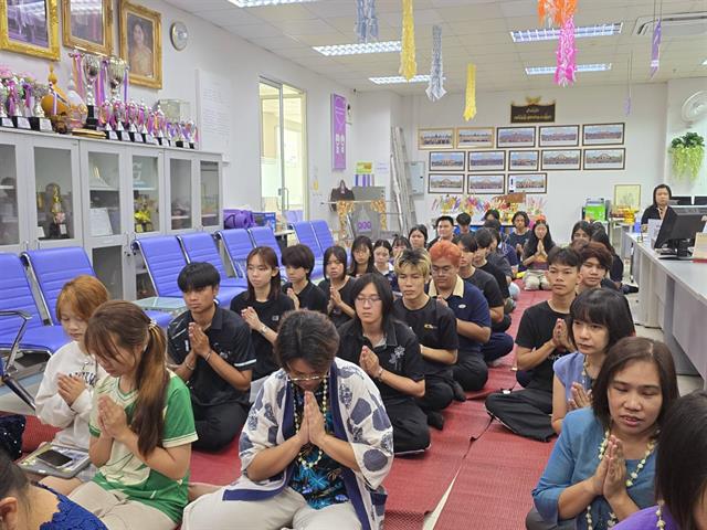 ทำบุญ สรงน้ำพระ และรดน้ำดำหัว ขอพรผู้ใหญ่ เนื่องในเทศกาลสงกรานต์และสืบสานประเพณีไทย