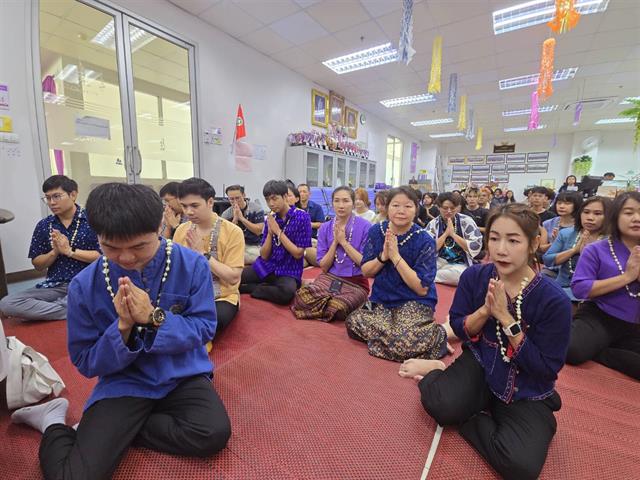 ทำบุญ สรงน้ำพระ และรดน้ำดำหัว ขอพรผู้ใหญ่ เนื่องในเทศกาลสงกรานต์และสืบสานประเพณีไทย