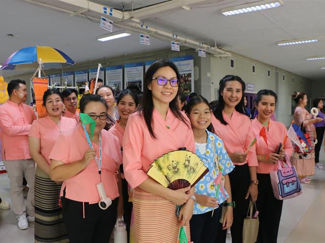 คณะสาธารณสุขศาสตร์ ร่วมสืบสานประเพณีล้านนา พิธีสระเกล้าดำหัวอธิการบดีและผู้อาวุโส เนื่องในเทศกาลสงกรานต์ ม.พะเยา ประจำปี 2568