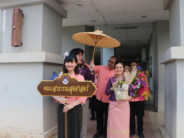 คณะสาธารณสุขศาสตร์ ร่วมสืบสานประเพณีล้านนา พิธีสระเกล้าดำหัวอธิการบดีและผู้อาวุโส เนื่องในเทศกาลสงกรานต์ ม.พะเยา ประจำปี 2568