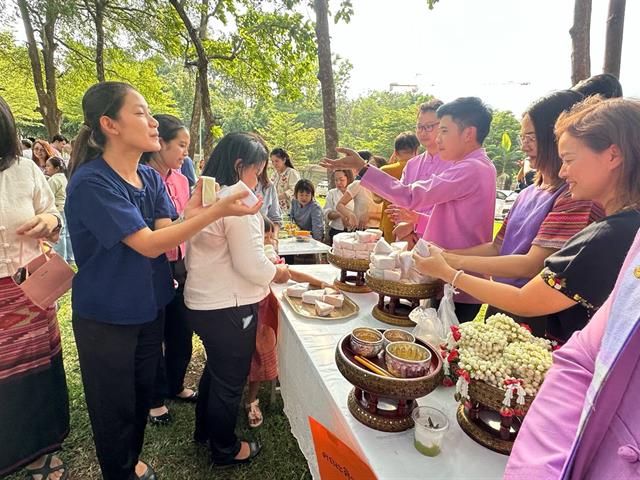 คณะศิลปศาสตร์ เข้าร่วมพิธีสระเกล้าดำหัวอธิการบดี และผู้อาวุโส เนื่องในประเพณีสงกรานต์มหาวิทยาลัยพะเยา ประจำปี ๒๕๖๘