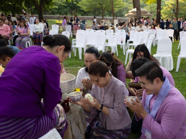 คณะศิลปศาสตร์ เข้าร่วมพิธีสระเกล้าดำหัวอธิการบดี และผู้อาวุโส เนื่องในประเพณีสงกรานต์มหาวิทยาลัยพะเยา ประจำปี ๒๕๖๘
