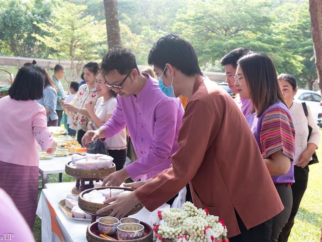 คณะศิลปศาสตร์ เข้าร่วมพิธีสระเกล้าดำหัวอธิการบดี และผู้อาวุโส เนื่องในประเพณีสงกรานต์มหาวิทยาลัยพะเยา ประจำปี ๒๕๖๘