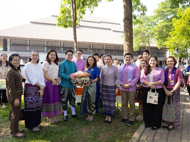 คณะศิลปศาสตร์ เข้าร่วมพิธีสระเกล้าดำหัวอธิการบดี และผู้อาวุโส เนื่องในประเพณีสงกรานต์มหาวิทยาลัยพะเยา ประจำปี ๒๕๖๘