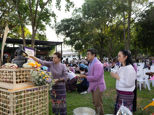 คณะศิลปศาสตร์ เข้าร่วมพิธีสระเกล้าดำหัวอธิการบดี และผู้อาวุโส เนื่องในประเพณีสงกรานต์มหาวิทยาลัยพะเยา ประจำปี ๒๕๖๘