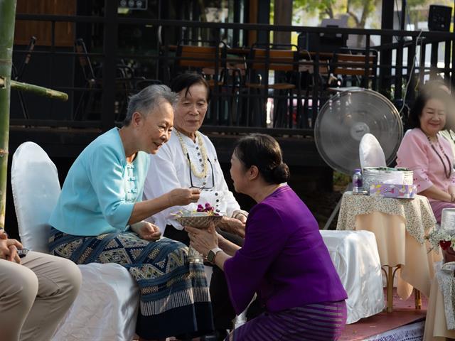คณะศิลปศาสตร์ เข้าร่วมพิธีสระเกล้าดำหัวอธิการบดี และผู้อาวุโส เนื่องในประเพณีสงกรานต์มหาวิทยาลัยพะเยา ประจำปี ๒๕๖๘