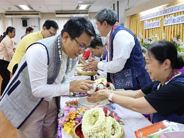 พิธีสระเกล้าดำหัวนายกสภามหาวิทยาลัยและกรรมการสภาผู้ทรงคุณวุฒิ