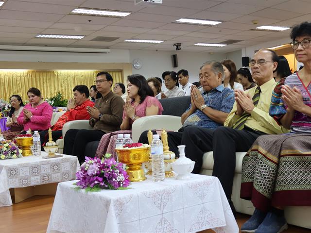 วิทยาลัยการจัดการ มหาวิทยาลัยพะเยา จัดพิธีสักการะองค์สมเด็จพระนเรศวรมหาราช ทำบุญวิทยาลัยฯ และพิธีรดน้ำดำหัว เสริมสร้างความเกื้อกูลในองค์กร (Happy Heart)