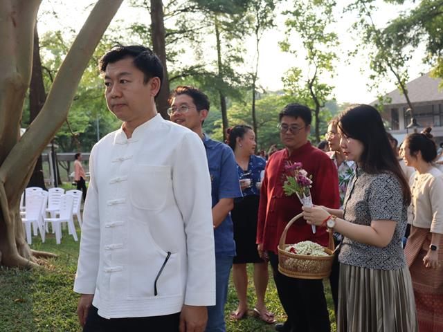 วิศวกรรมศาสตร์ ร่วมสระเกล้าดำหัวอธิการบดีและผู้อาวุโส สืบสานป๋าเวณีปี๋ใหม่เมือง ประจำปี 2568