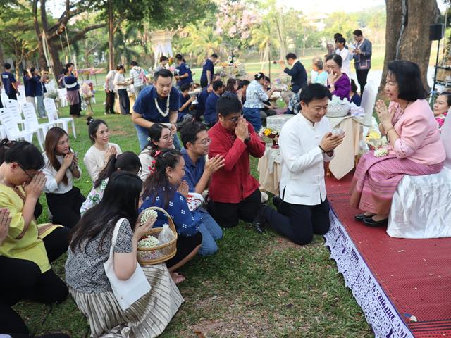 วิศวกรรมศาสตร์ ร่วมสระเกล้าดำหัวอธิการบดีและผู้อาวุโส สืบสานป๋าเวณีปี๋ใหม่เมือง ประจำปี 2568