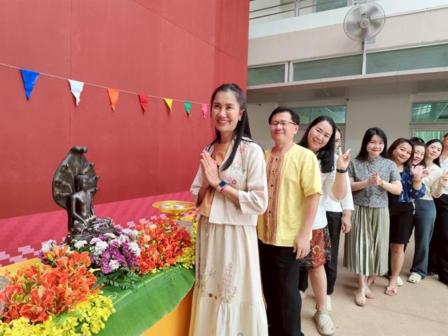 วิศวกรรมศาสตร์ ร่วมสระเกล้าดำหัวอธิการบดีและผู้อาวุโส สืบสานป๋าเวณีปี๋ใหม่เมือง ประจำปี 2568