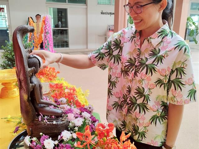 วิศวกรรมศาสตร์ ร่วมสระเกล้าดำหัวอธิการบดีและผู้อาวุโส สืบสานป๋าเวณีปี๋ใหม่เมือง ประจำปี 2568