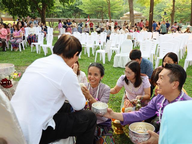 พิธีสระเกล้าดำหัวอธิการบดีและผู้อาวุโส เนื่องในโอกาสประเพณีสงกรานต์ มหาวิทยาลัยพะเยา ประจำปี 2568