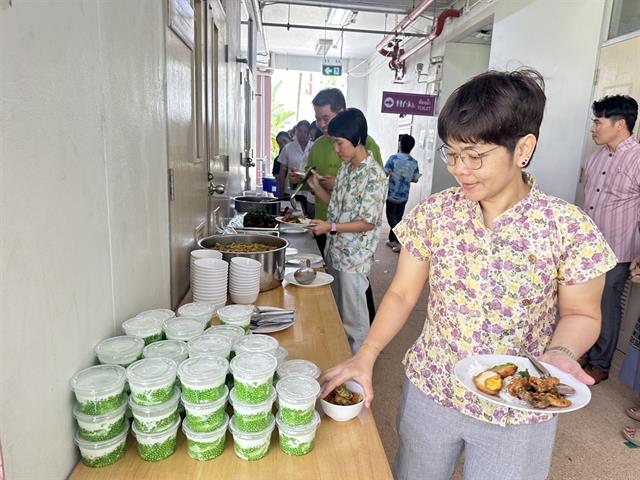 คณะเภสัชศาสตร์ มหาวิทยาลัยพะเยา จัดพิธีตักบาตรทำบุญเนื่องในวันปีใหม่เมือง ประจำปี 2568
