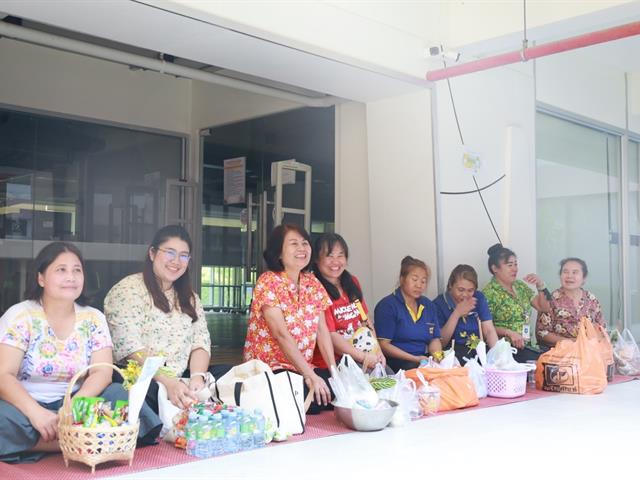คณะเภสัชศาสตร์ มหาวิทยาลัยพะเยา จัดพิธีตักบาตรทำบุญเนื่องในวันปีใหม่เมือง ประจำปี 2568