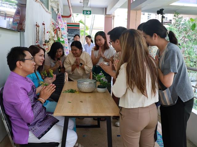 คณะเภสัชศาสตร์ มหาวิทยาลัยพะเยา จัดพิธีตักบาตรทำบุญเนื่องในวันปีใหม่เมือง ประจำปี 2568