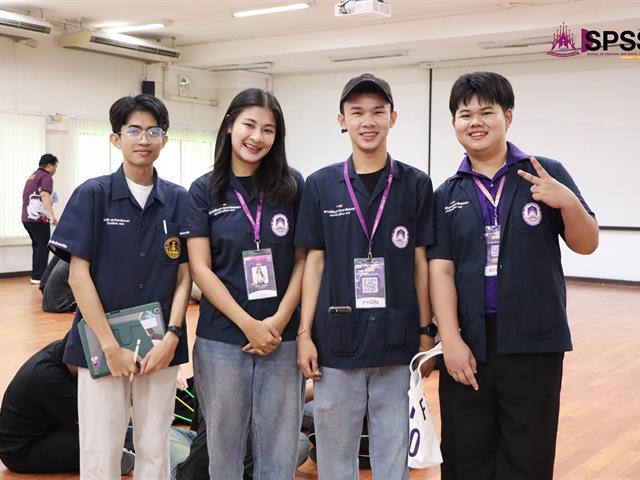คณะรัฐศาสตร์และสังคมศาสตร์ 
