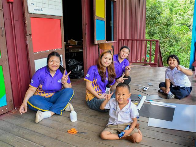School of Education visited the area to set up a learning exhibition board and provided teaching materials at the Bettydumen Border Patrol Police School, Phayao 
