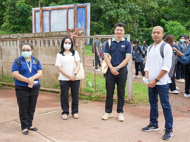 ศูนย์สิ่งแวดล้อมและการจัดการที่ยั่งยืน มหาวิทยาลัยพะเยา ให้การต้อนรับคณะสาธารณสุขศาสตร์ สาขาวิชาอนามัยสิ่งแวดล้อม ในการศึกษาดูงานกระบวนการคัดแยกขยะและผลิตภัณฑ์ไม้แขวนเสื้อจากฝาขวดน้ำ