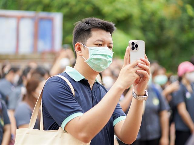 ศูนย์สิ่งแวดล้อมและการจัดการที่ยั่งยืน มหาวิทยาลัยพะเยา ให้การต้อนรับคณะสาธารณสุขศาสตร์ สาขาวิชาอนามัยสิ่งแวดล้อม ในการศึกษาดูงานกระบวนการคัดแยกขยะและผลิตภัณฑ์ไม้แขวนเสื้อจากฝาขวดน้ำ