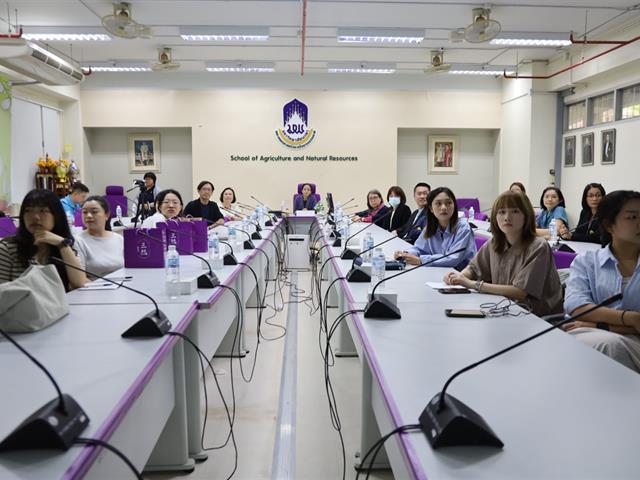 ต้อนรับคณะผู้บริหารและนิสิต