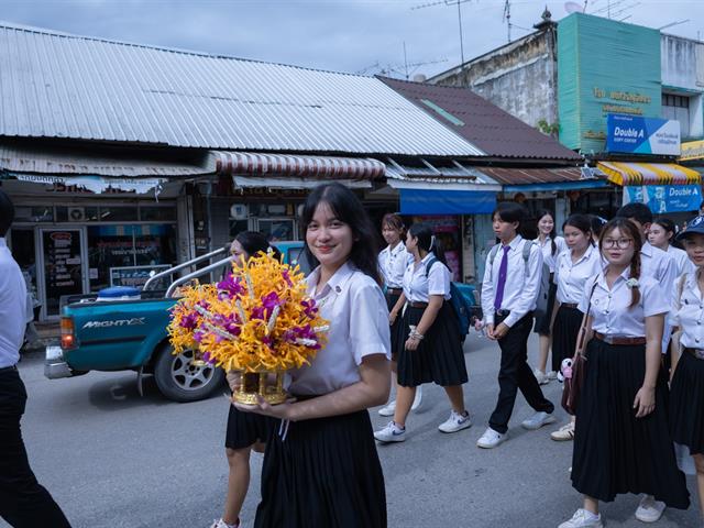 คณะศิลปศาสตร์ เข้าร่วมโครงการ “ประเพณีแห่ผ้าห่มพระธาตุจอมทอง ครั้งที่ ๑๐”