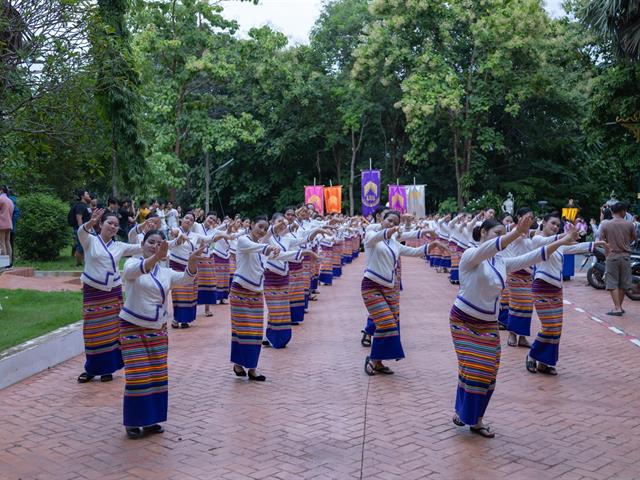 คณะศิลปศาสตร์ เข้าร่วมโครงการ “ประเพณีแห่ผ้าห่มพระธาตุจอมทอง ครั้งที่ ๑๐”