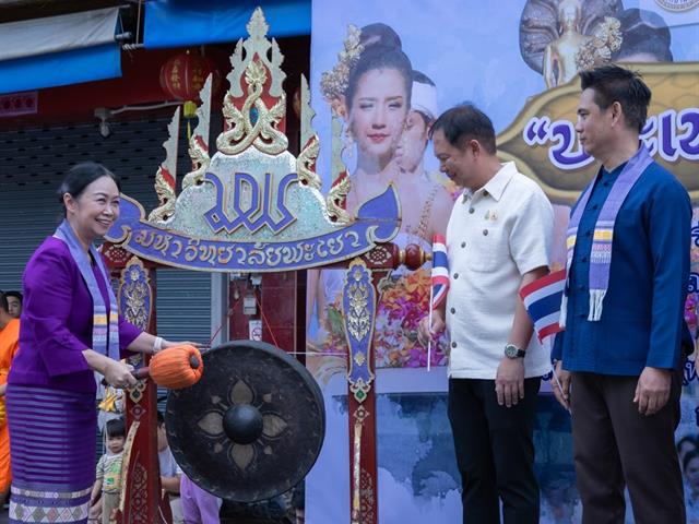 คณะศิลปศาสตร์ เข้าร่วมโครงการ “ประเพณีแห่ผ้าห่มพระธาตุจอมทอง ครั้งที่ ๑๐”