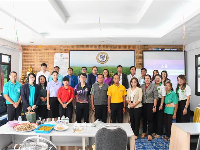วิทยาลัยการศึกษา ดำเนินโครงการอนุรักษ์และสืบสานภูมิปัญญาท้องถิ่นเพื่อการพัฒนาชุมชน ณ ศูนย์เรียนรู้วัฒนธรรมและภูมิปัญญาตำบลดอกคำใต้