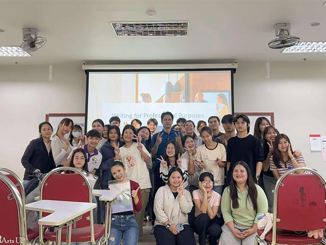 School of Liberal Arts Organizes Workshop to Enhance English Major Skills Across All Academic Years