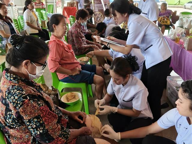 คณะสาธารณสุขศาสตร์ หลักสูตรการแพทย์แผนไทยประยุกต์ ร่วมกับ คณะแพทยศาสตร์ โรงพยาบาลมหาวิทยาลัยพะเยา ดำเนินโครงการ ส่งเสริมความรู้ด้านสุขภาพผู้สูงอายุ และผู้ดูแลในชุมชน 