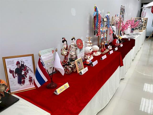 แสดงนิทรรศการผลงานการศึกษาดูงานต่างประเทศ ณ วิทยาเขตเชียงราย 