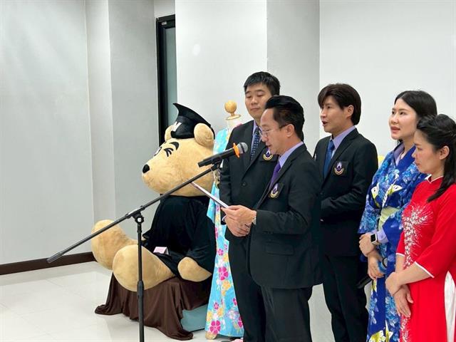 แสดงนิทรรศการผลงานการศึกษาดูงานต่างประเทศ ณ วิทยาเขตเชียงราย 