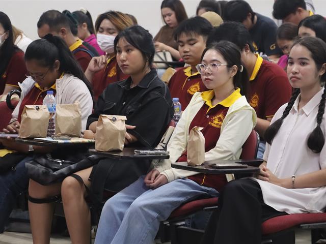 คณะรัฐศาสตร์และสังคมศาสตร์ 