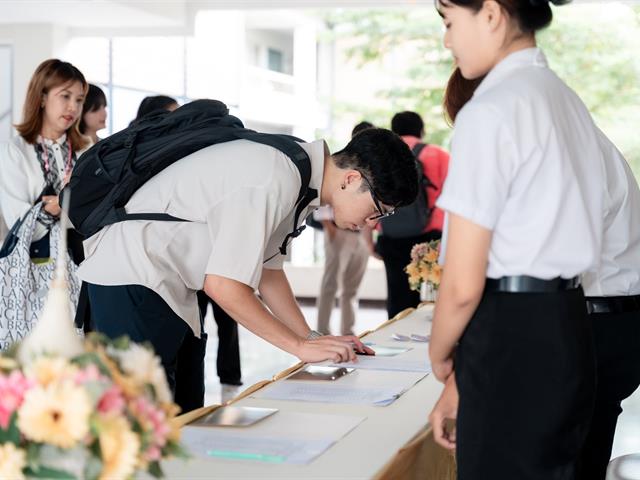 สาขาวิชาภาษาญี่ปุ่น คณะศิลปศาสตร์ เข้าร่วมพิธีมอบทุนการศึกษาโดยหอการค้าญี่ปุ่น กรุงเทพฯ (JCC) ครั้งที่ 17 และงานเสวนาญี่ปุ่นธุรกิจ ครั้งที่ 14