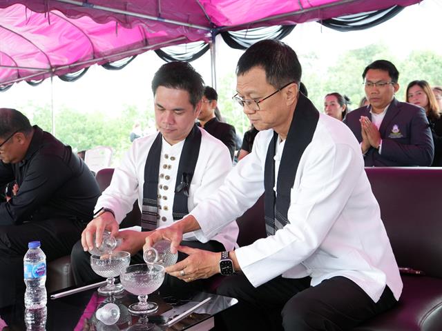 ม.พะเยา จัดพิธีตักบาตรถวายเป็นพระราชกุศล แด่สมเด็จพระพันปีหลวง
