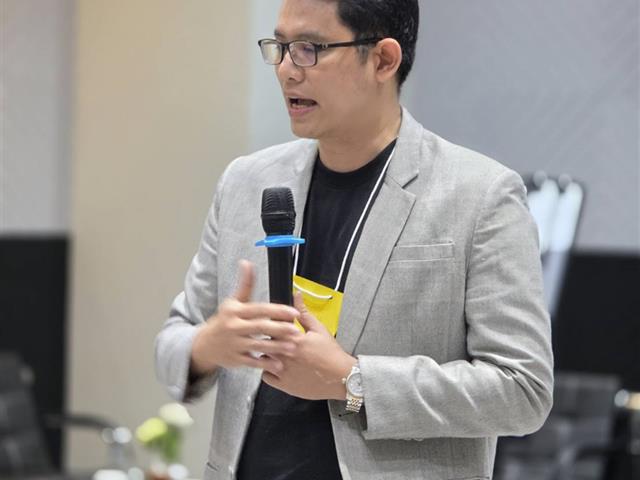 พัฒนาภาวะผู้นำและการสื่อสารเชิงกลยุทธ์