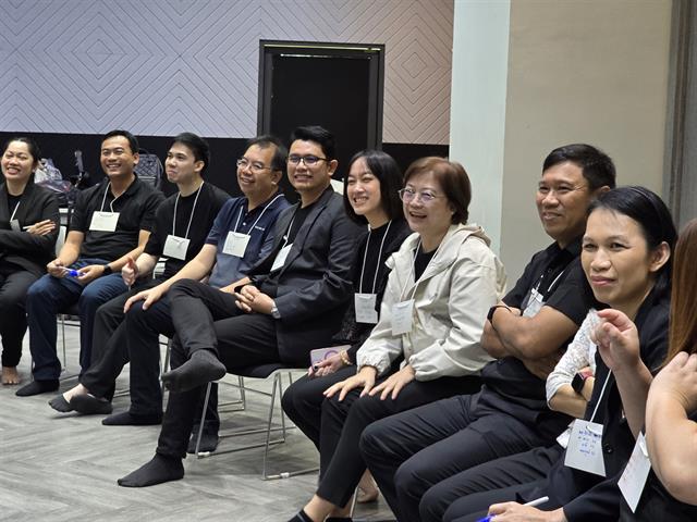 พัฒนาภาวะผู้นำและการสื่อสารเชิงกลยุทธ์