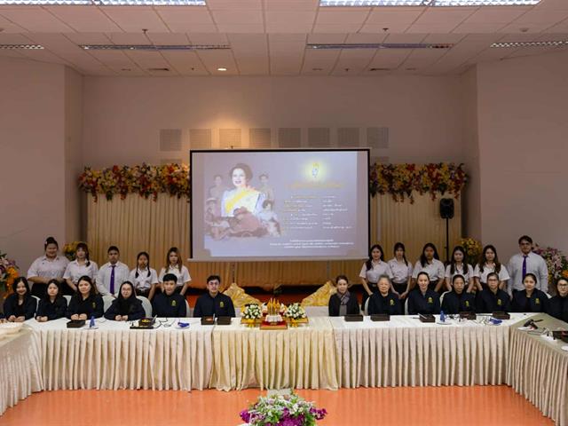 คณะศิลปศาสตร์จัดกิจกรรมประดิษฐ์โบว์สีดำเพื่อแจกจ่ายแก่นิสิตและประชาชนทั่วไป