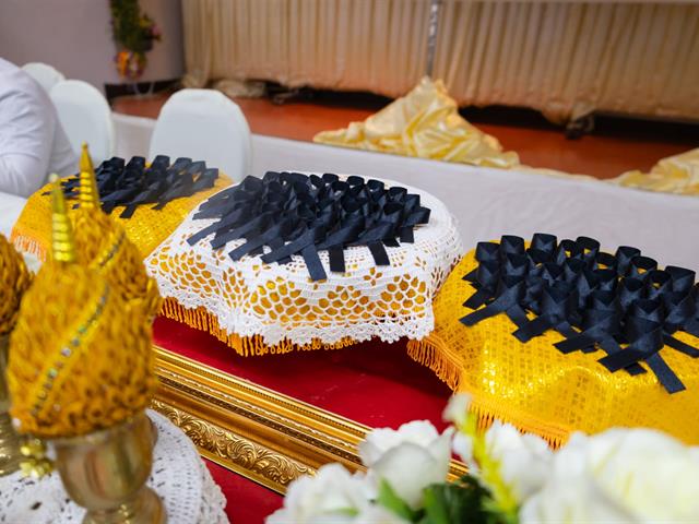 คณะศิลปศาสตร์จัดกิจกรรมประดิษฐ์โบว์สีดำเพื่อแจกจ่ายแก่นิสิตและประชาชนทั่วไป